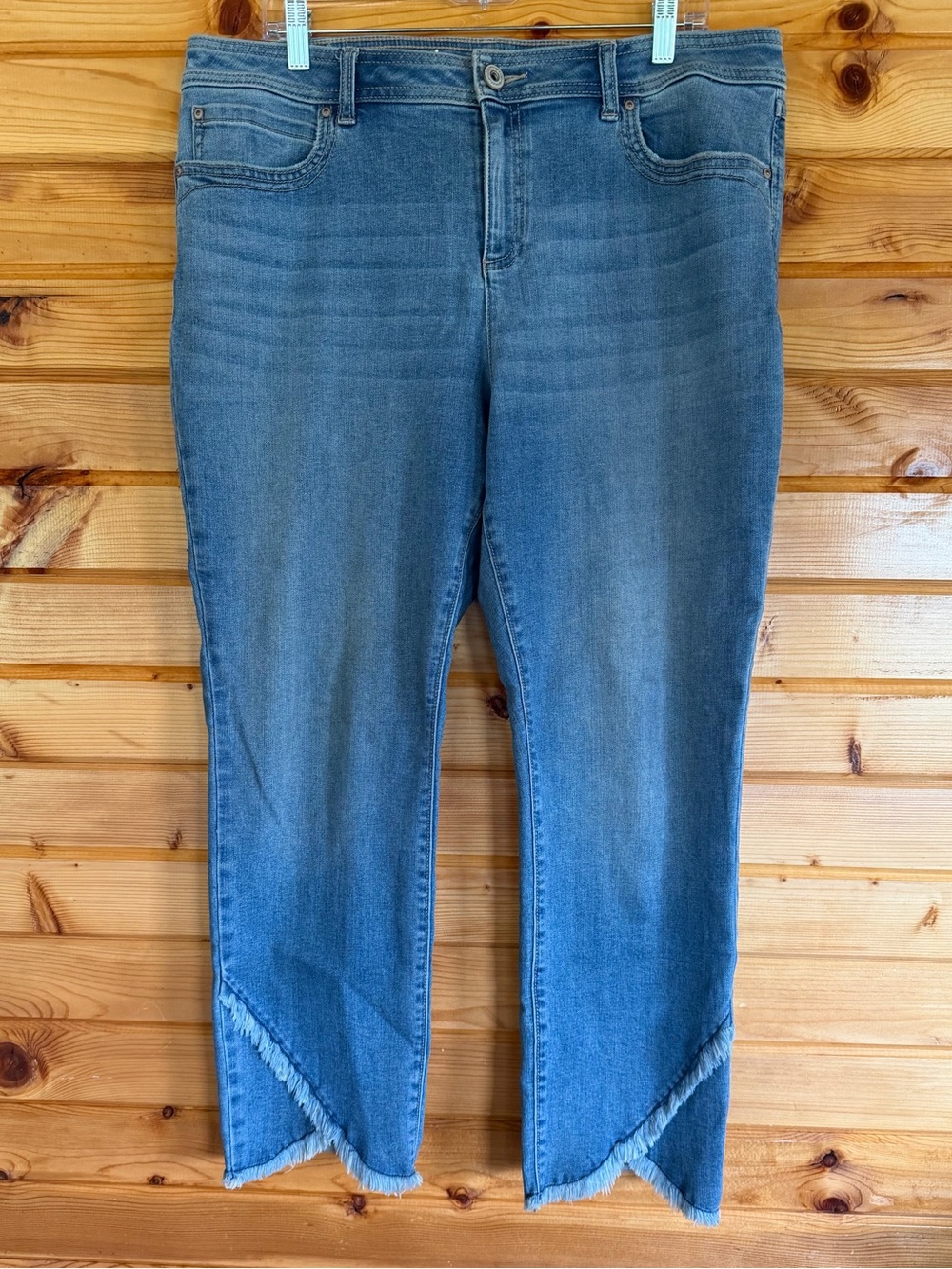 INC International Concepts Blue Cropped Jeans with Frayed V-Hem